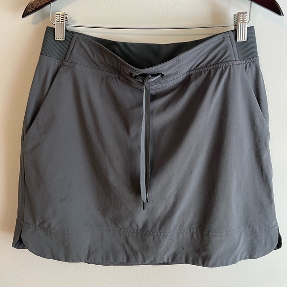Athleta skirt with mesh shorts underneath size 8 - Picture 1 of 4